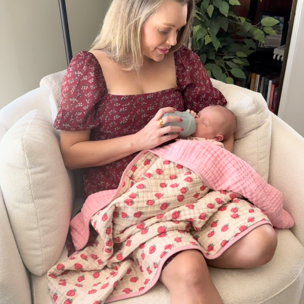 Itzy Blanket Strawberries & Cream