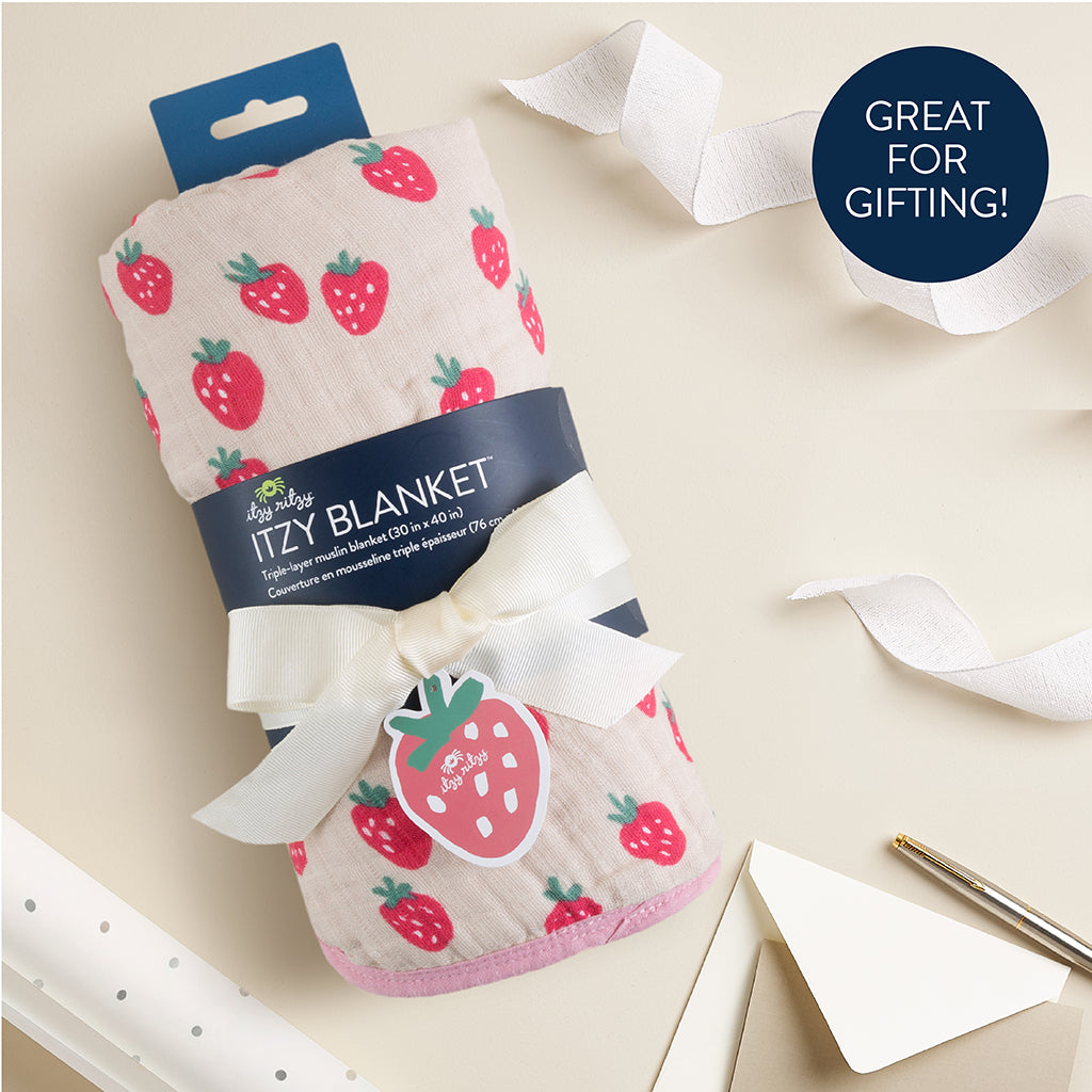 Itzy Blanket Strawberries Cream